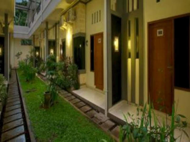 Super Oyo 91495 Hotel Indah Residence Denpasar Esterno foto